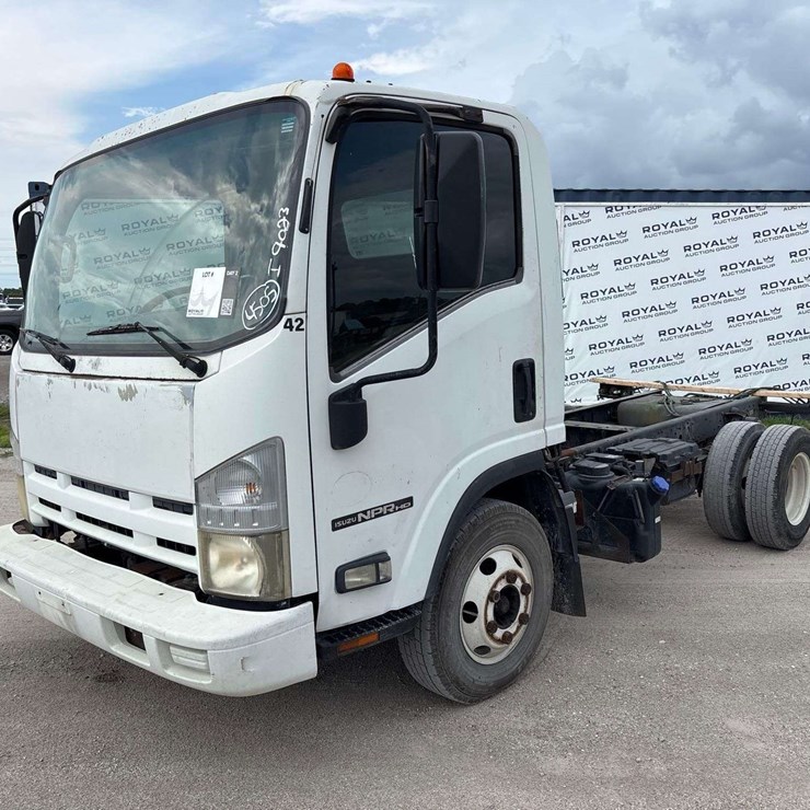 2011 ISUZU NPR