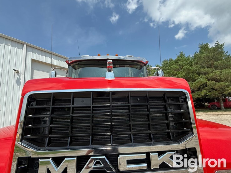 2023-mack-pinnacle-64t-image-14