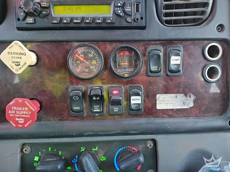 2014-freightliner-m2-106-image-55