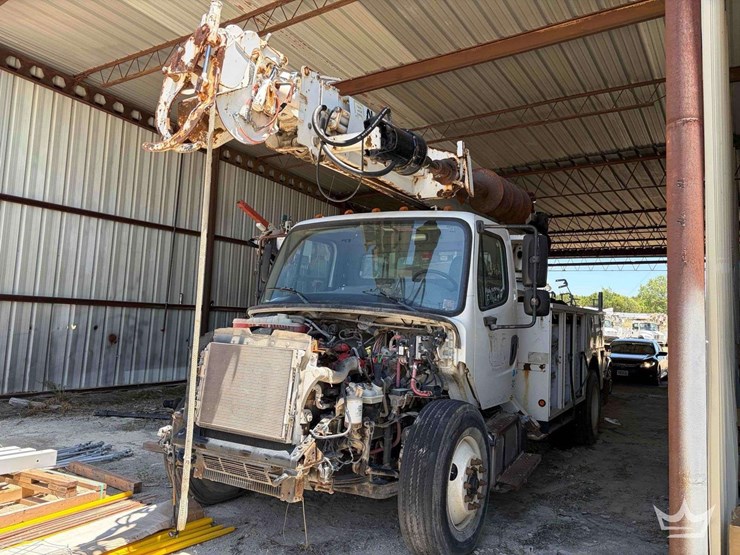 2016-freightliner-m2-106-image-1