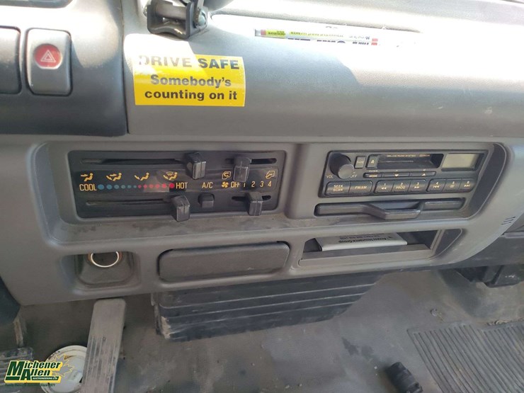 2002-gmc-w5500-image-12
