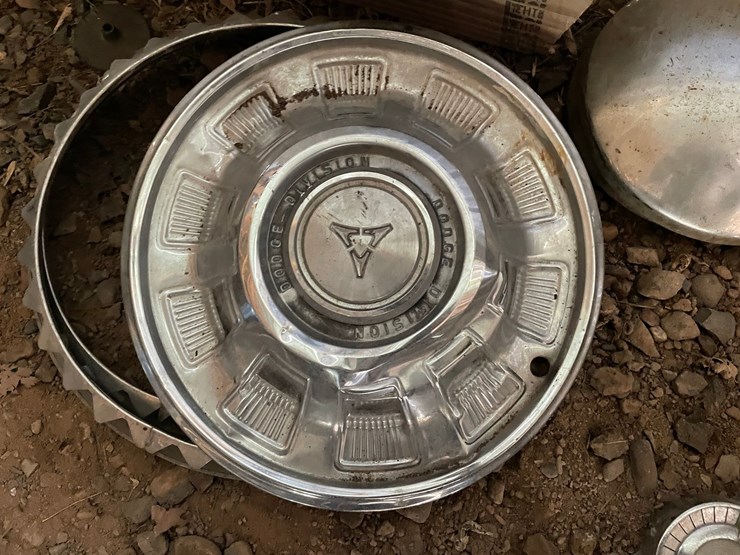 #1234-•-various-classic-car-hubcaps-image-4