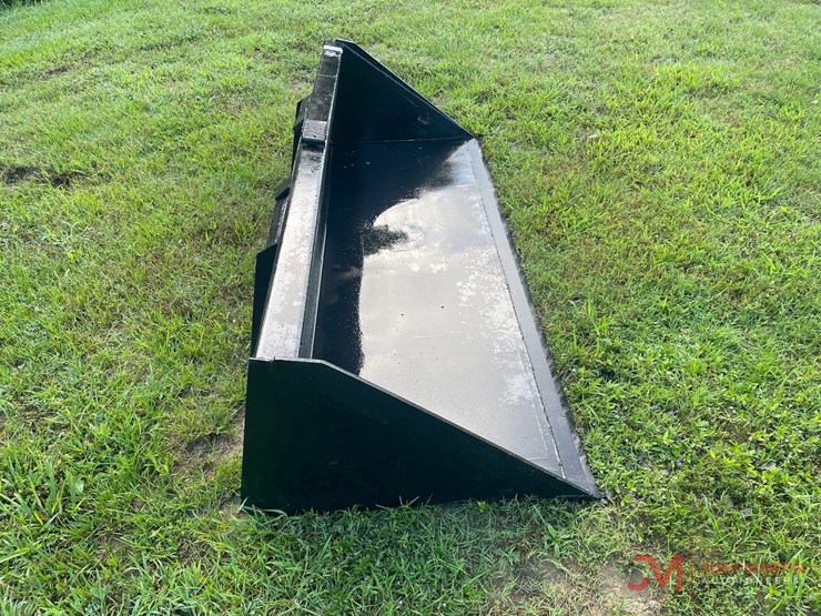 new-90"-smooth-bucket-skid-steer-attachment-image-2