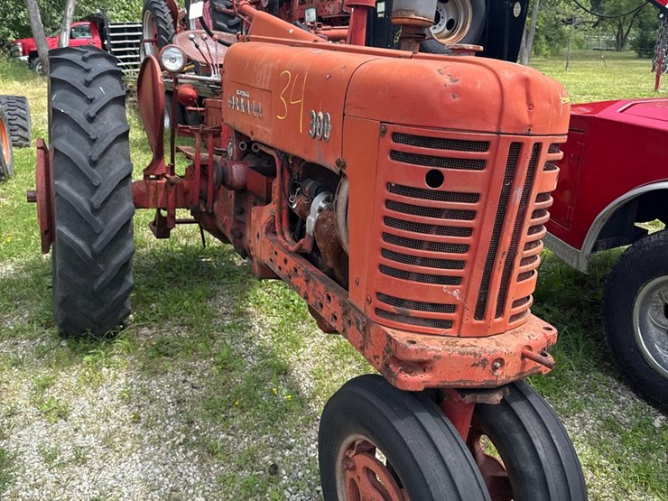 #34-•-farmall-300-image-9