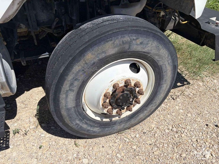 2018-freightliner-m2-106-image-30