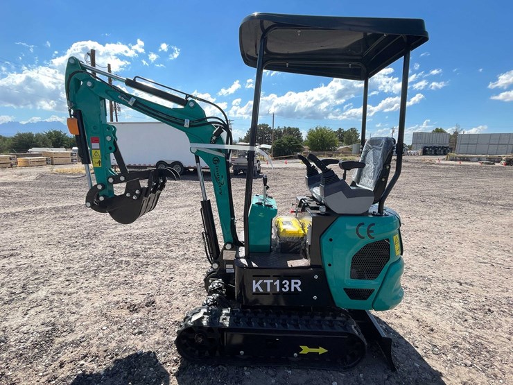 #2457-•-2026-cfg-kt13r-mini-excavator-image-2