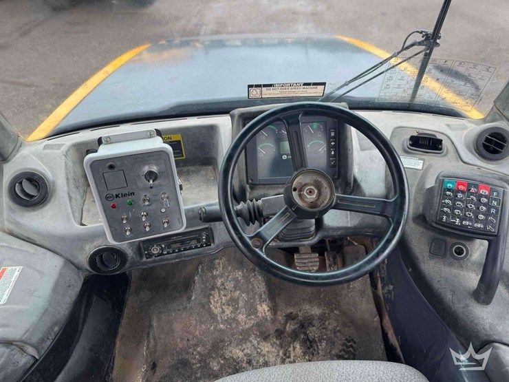 2013-deere-250d-image-52