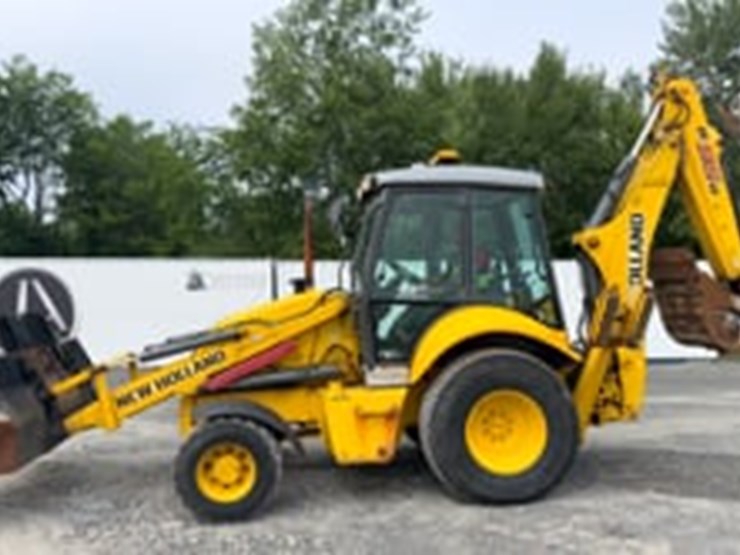 new-holland-b95b-image-9