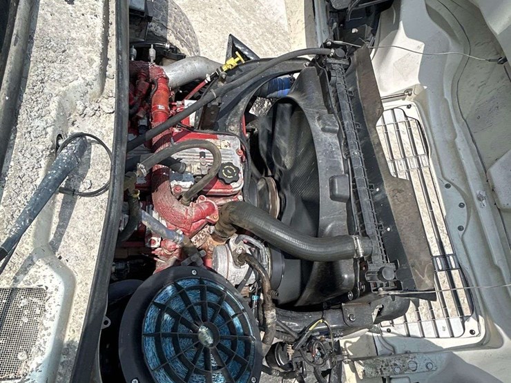 2013-freightliner-m2-106-image-7