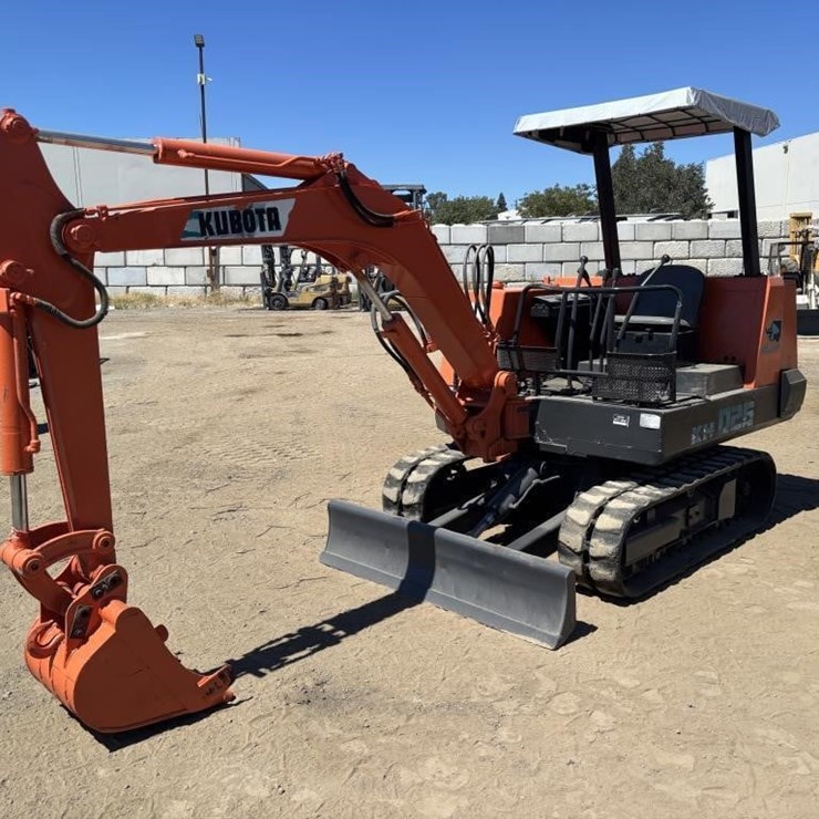 KUBOTA KH026
