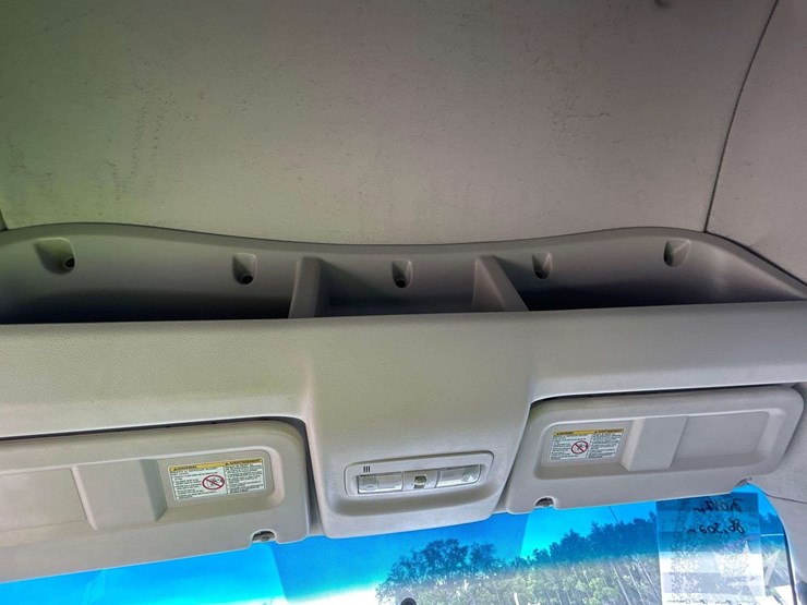 2017-nissan-nv2500hd-image-24