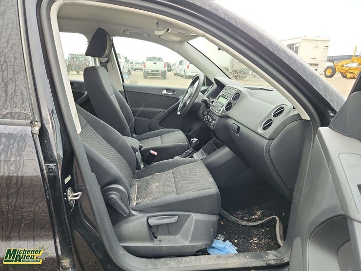 2012-volkswagen-tiguan-image-21