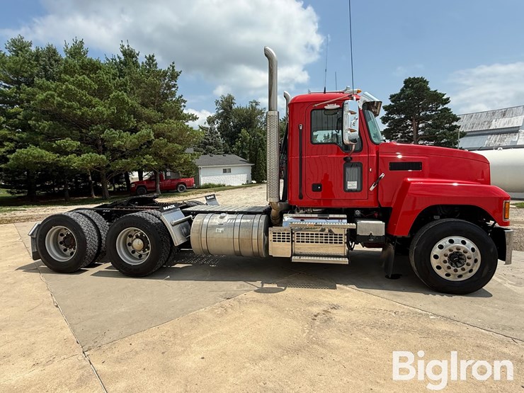 2023-mack-pinnacle-64t-image-4