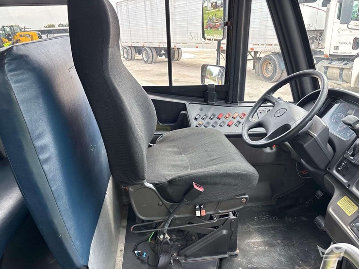 2016-freightliner-b2-image-13