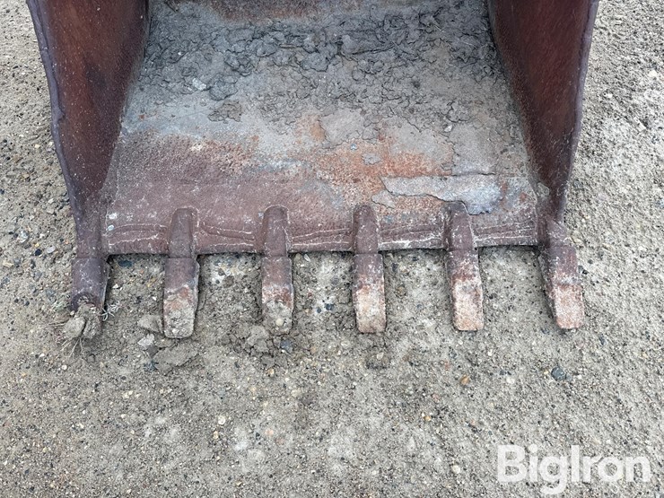 caterpillar-backhoe-bucket-image-9
