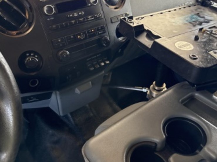 2015-ford-f550-image-27