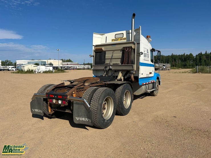 1998-volvo-vn-image-8