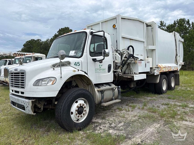 2019-freightliner-m2-106-image-1