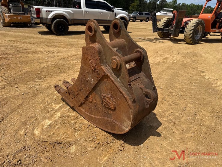hensley-23"-tooth-bucket-excavator-attachment-image-3