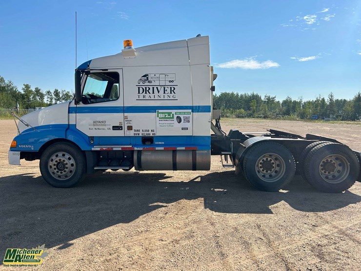 1998-volvo-vn-image-10