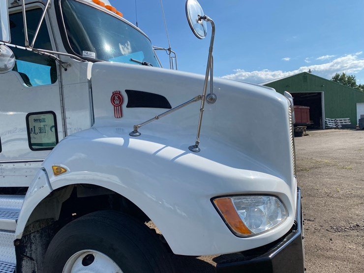 2018-kenworth-t440-image-10
