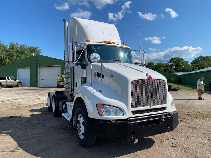2018-kenworth-t440-image-3