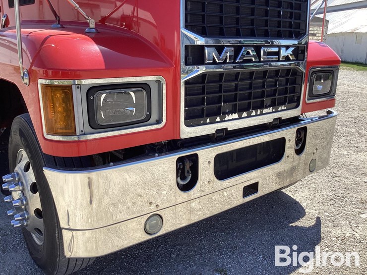 2020-mack-pinnacle-64t-image-17