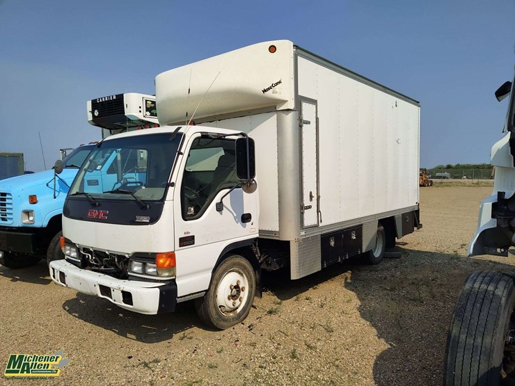 2002-gmc-w5500-image-1