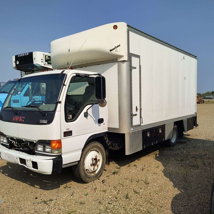 2002 GMC W5500