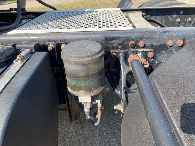 2018-kenworth-t440-image-41