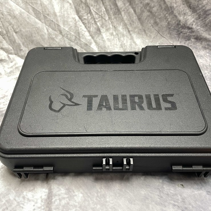 #10838 • Taurus Molded Hard Pistol Case