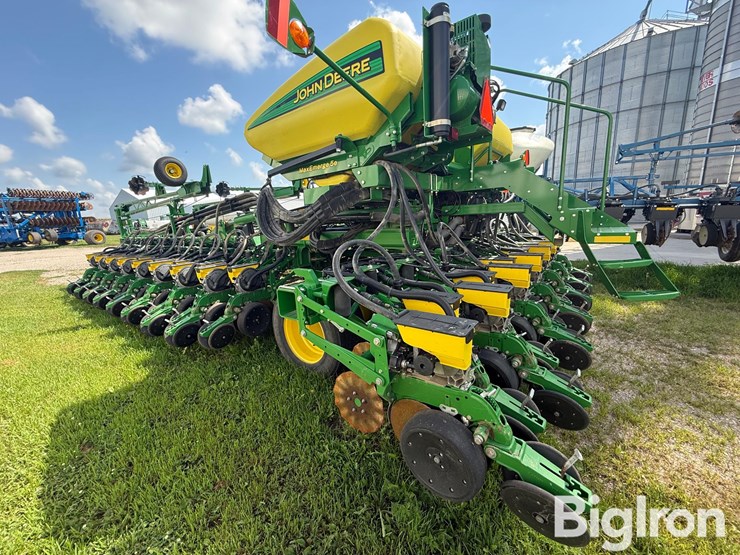 2021-john-deere-db60-image-6