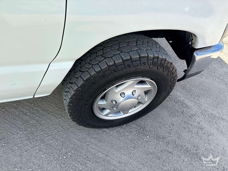 2014-ford-cargo-image-21