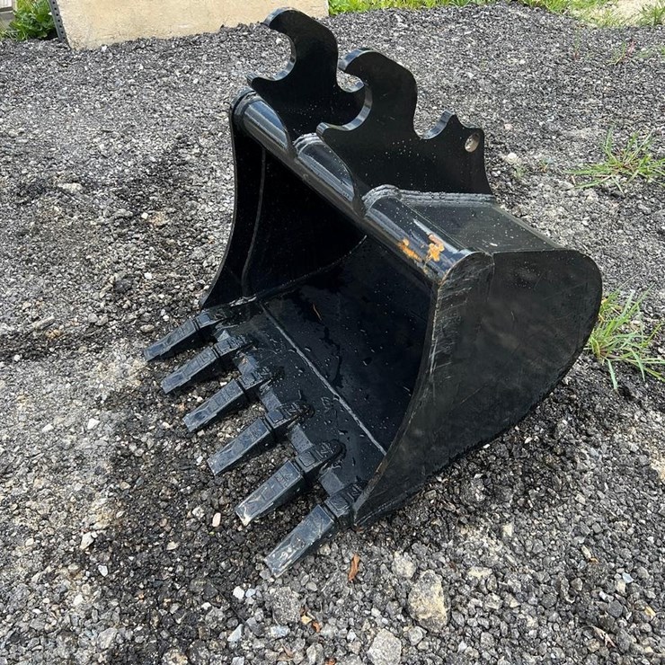 30” Quick Attach Excavator Bucket For KX40