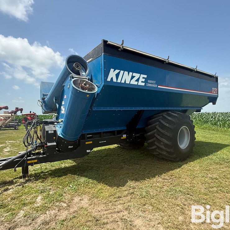 2022 KINZE 1121