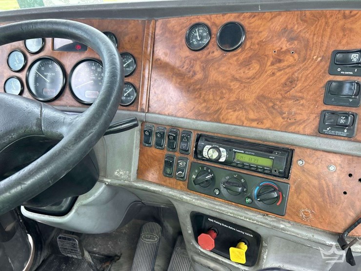 2006-peterbilt-385-image-17
