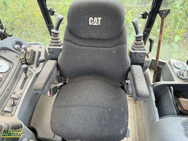 caterpillar-420d-image-27