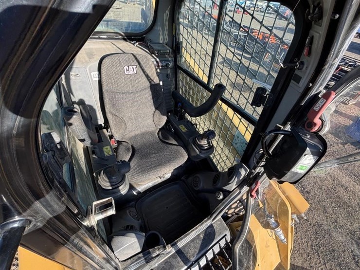 2018-caterpillar-259d-image-21