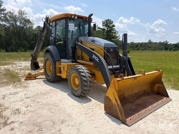 2017-deere-310l-image-2