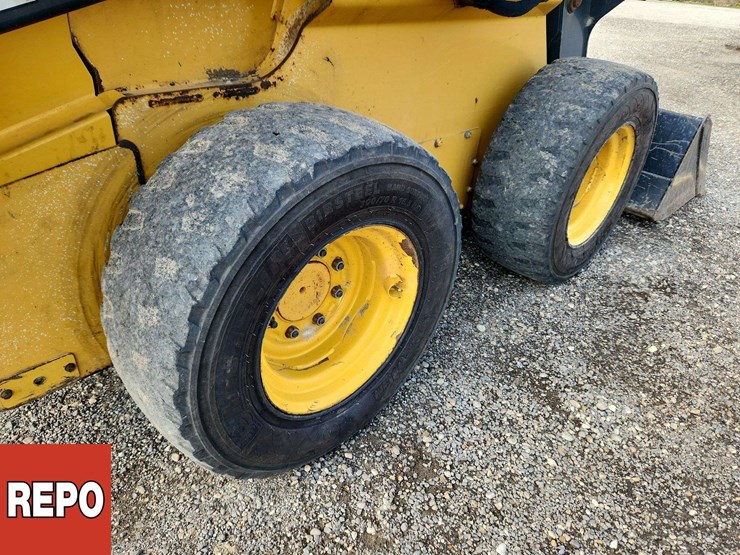 deere-326d-image-33