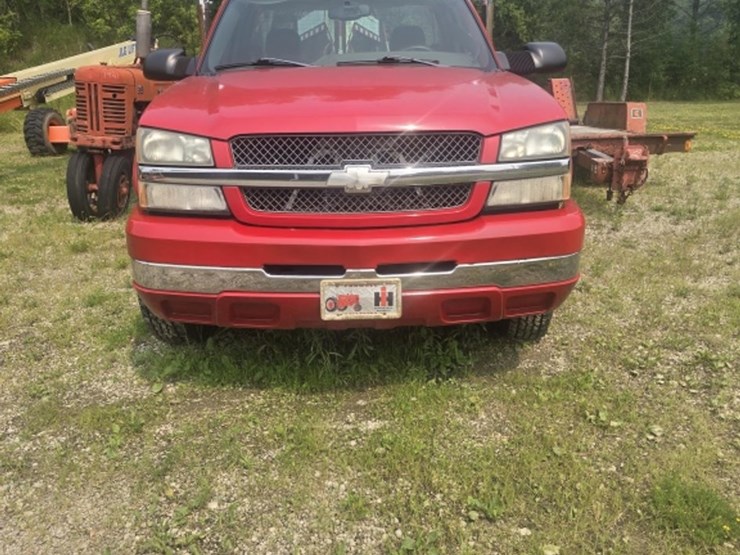 2004-chevrolet-silverado-3500-image-2