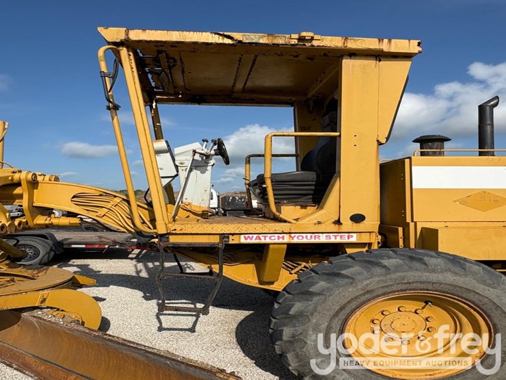caterpillar-120h-image-8