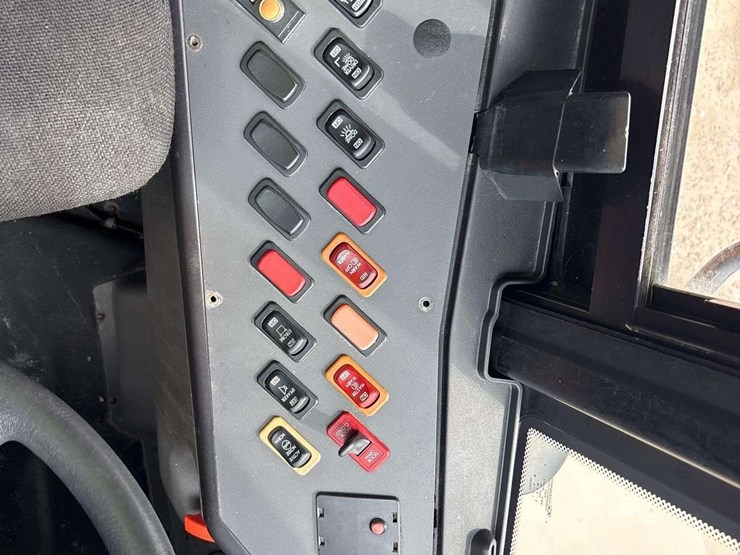 2016-freightliner-b2-image-15