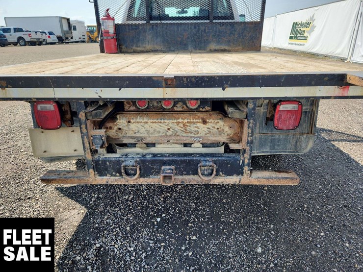 2015-chevrolet-silverado-3500hd-image-43