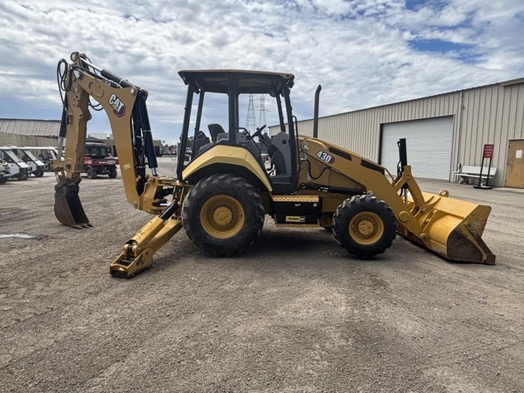 2022-caterpillar-430-image-7