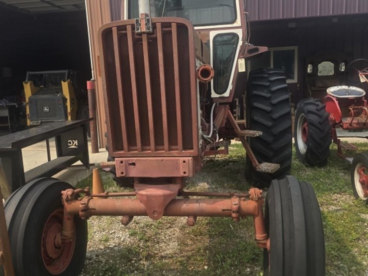 #21-•-farmall-806-image-4