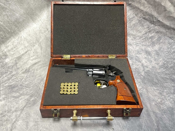 #10828-•-smith-&-wesson-model-586,-357-mag-revolver,-sn:-bfh4922-image-1