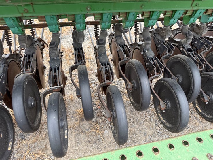 john-deere-450-image-10