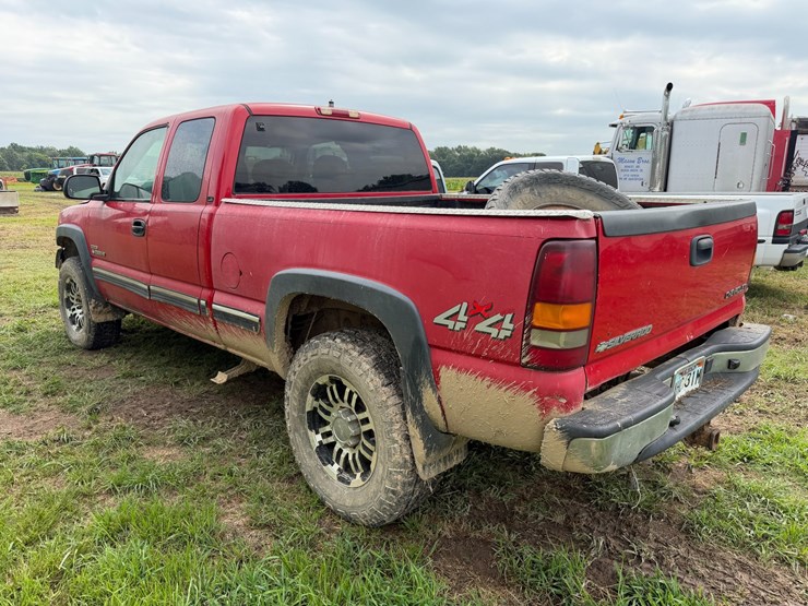 2002-chevrolet-silverado-2500hd-image-4