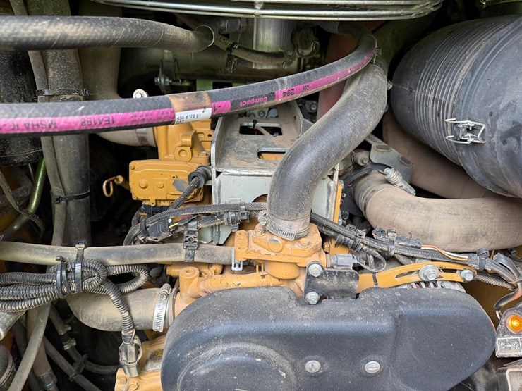 2020-caterpillar-299d3-image-16